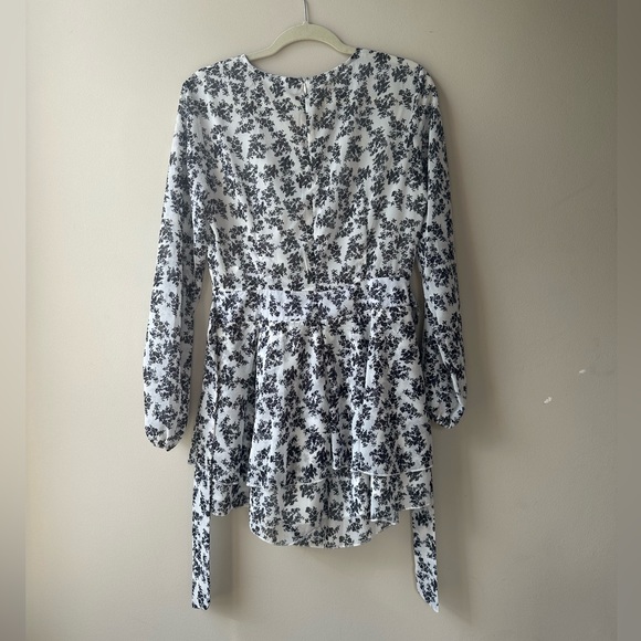 Black & white floral long sleeve romper, size large - Picture 2 of 6